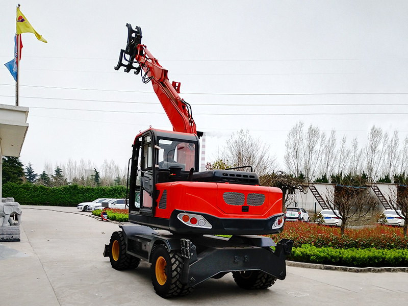 95型輪式抓木機(jī)7.jpg